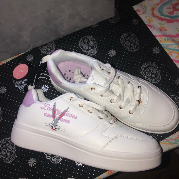 Looney Tunes Bugs Bunny Low-Top Sneakers size 10 - Picture 11 of 11